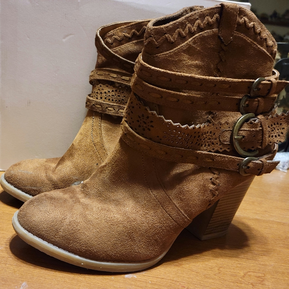 Boots 9 1/2